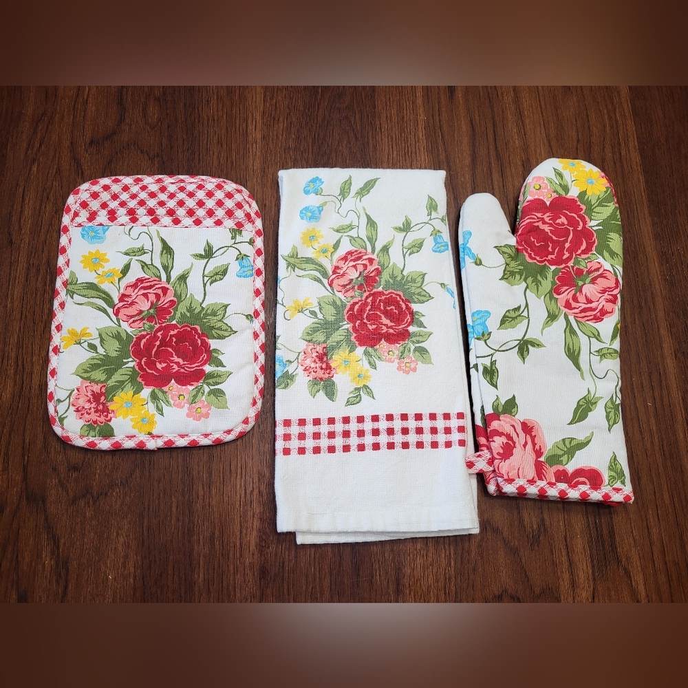 The Pioneer Woman Sweet Rose 3PC Kitchen Set Towel Pot Holder Oven Mitt